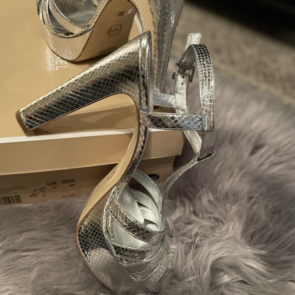 Micheal Kors, Size 10, Silver Heels - Picture 5 of 10